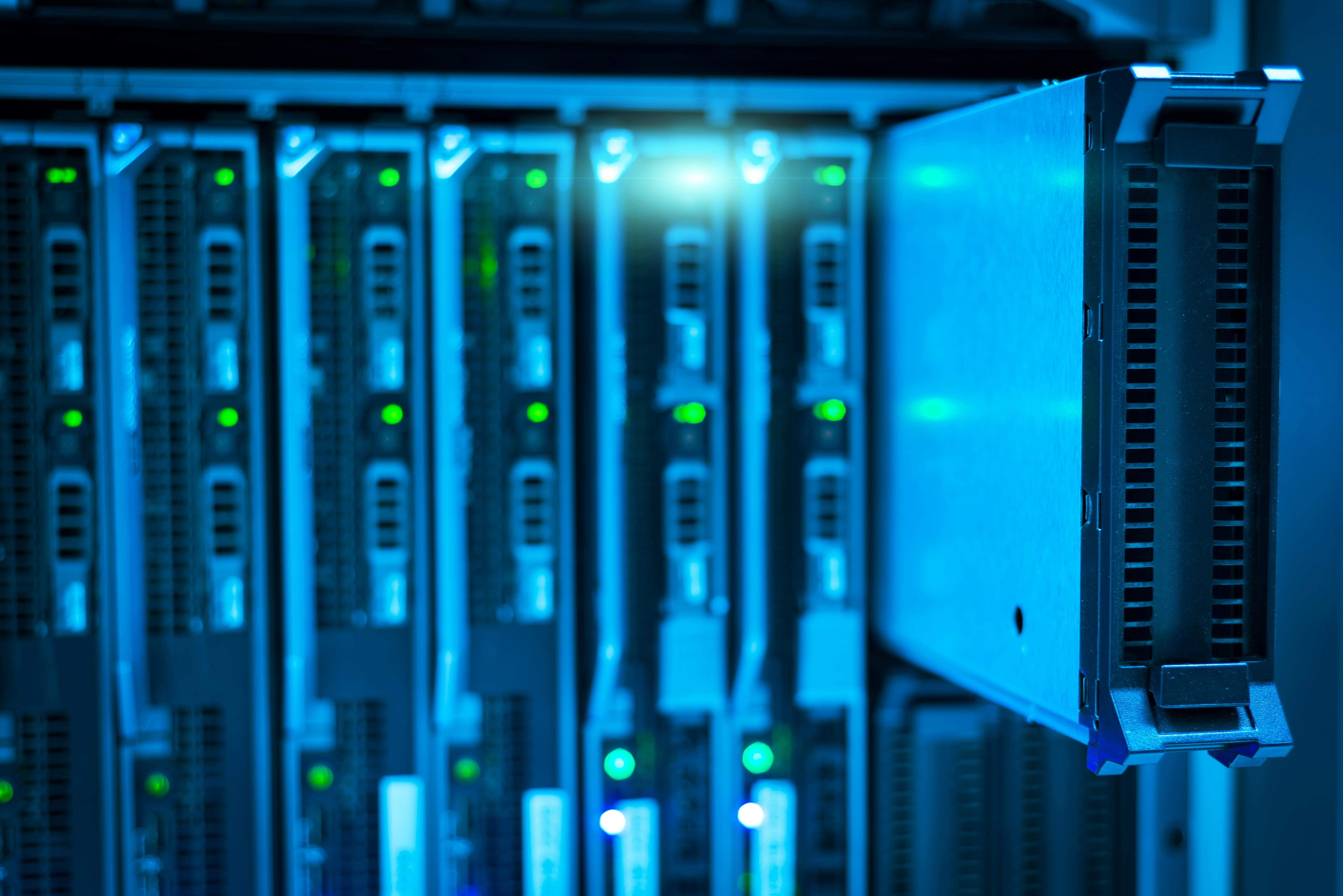 Symbolbild Server-Rack im Rechenzentrum. Quelle: Pexels (frei nutzbar).