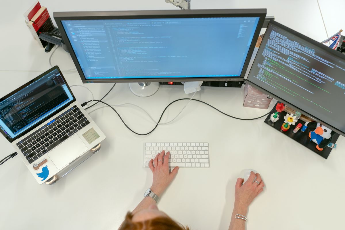 IT-Team bei der Analyse eines Incidents – strukturierte Dokumentation ist der Schlüssel zur Lernkultur (Bildquelle: Pexels)
