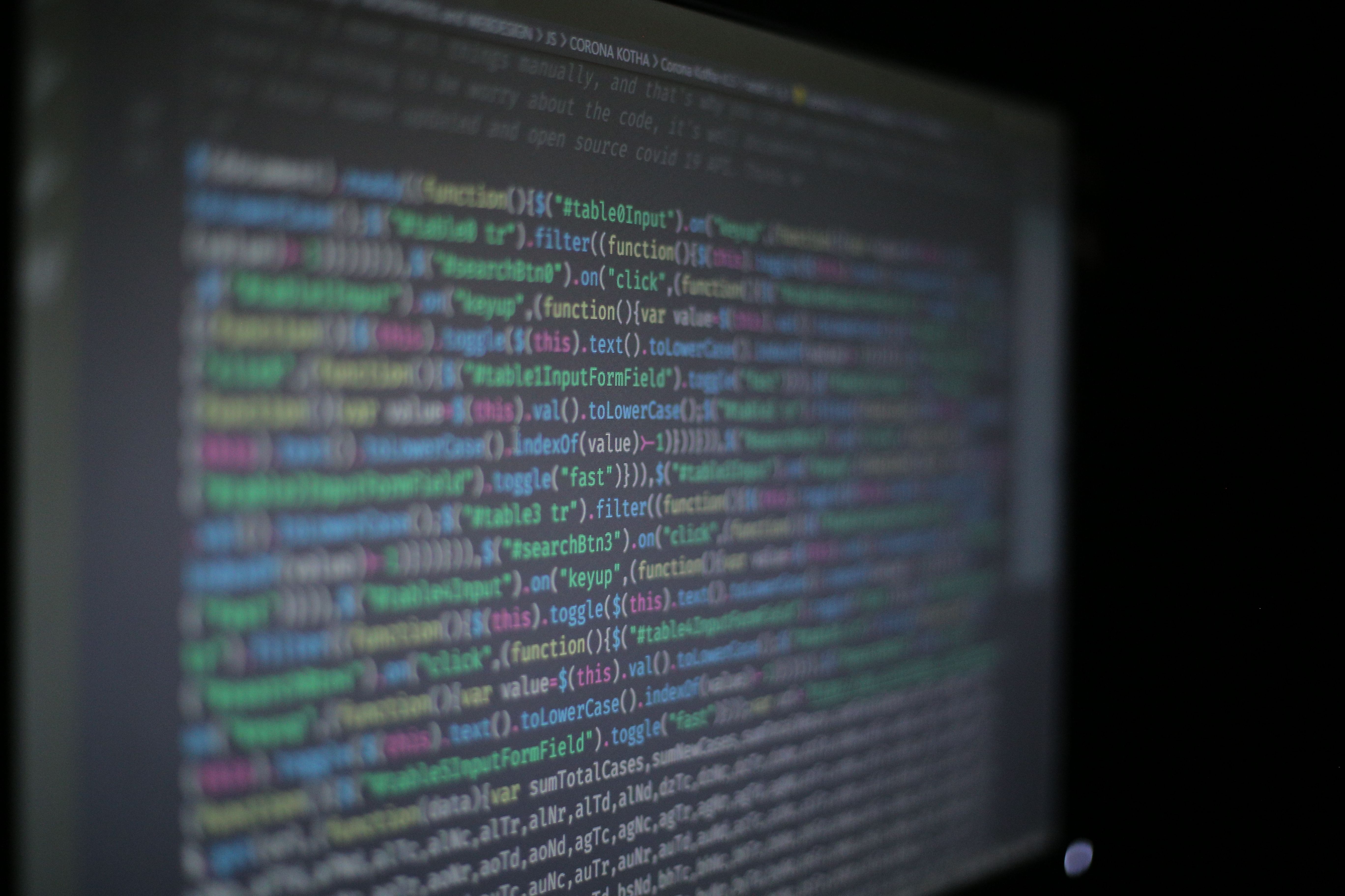Quellcode auf einem Bildschirm – Infrastructure as Code mit KI-Unterstützung