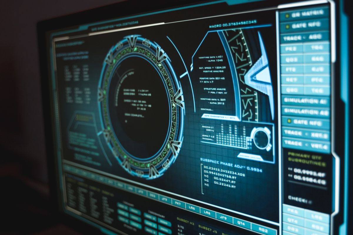 Cybersecurity-Konzept mit digitalem Schloss und Netzwerkstruktur (Foto: Pexels License, kostenlose Nutzung)