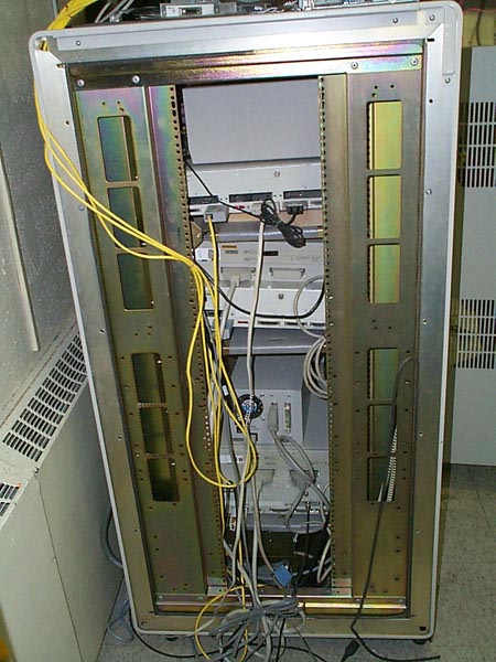 Serverrack im RIT Computer Science House. Bild: Wikimedia Commons, Lizenz CC BY-SA 2.0.